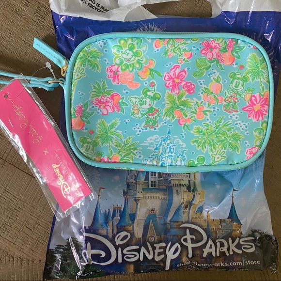 NWT Lilly Pulitzer x Disney Parks Wristlet Mickey Minnie Cinderella Castle - Picture 7 of 7
